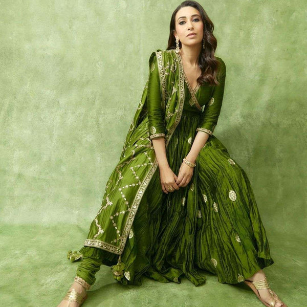 Karishma Kapoor’s Spotted in Pickle Green Outfit: A Perfect Blend of Traditional and Modern Elements
