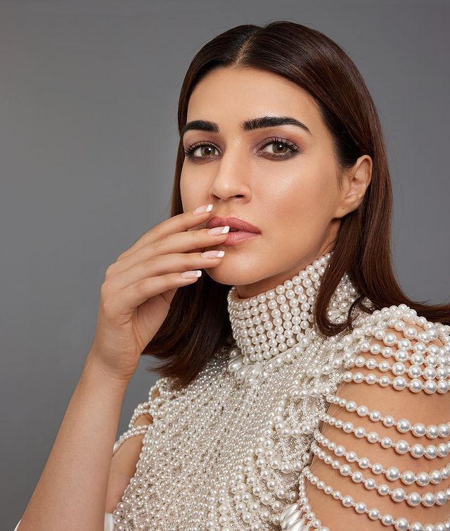 Ivory Pearl Work Blouse – The Celebrity Favorite