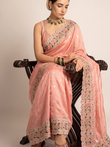 Elegant Floral Pure Munga Silk Saree With Delicate Embroidery Border