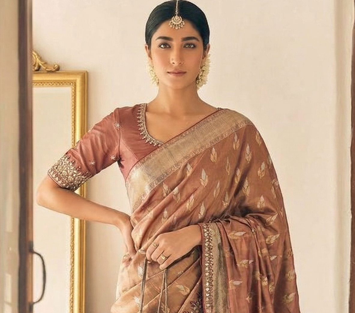 Elegant Tissue Silk Banarasi Saree With Handcrafted Zardozi Gotapatti Pearl Border Detailing