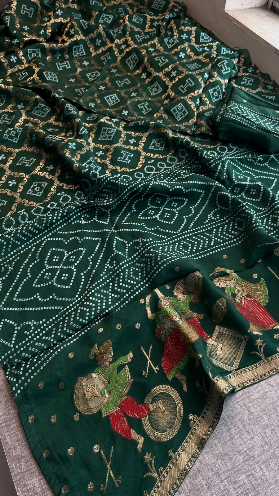 Pure Crepe Silk Saree with Meena Bandhani Banarasi Weaving