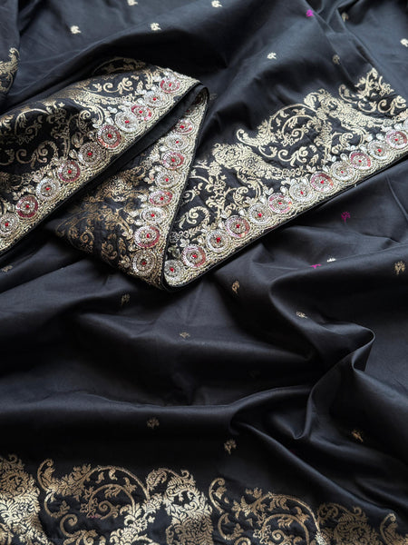 Soft Munga Silk Saree with Kutdana & Zarkan Embellishment