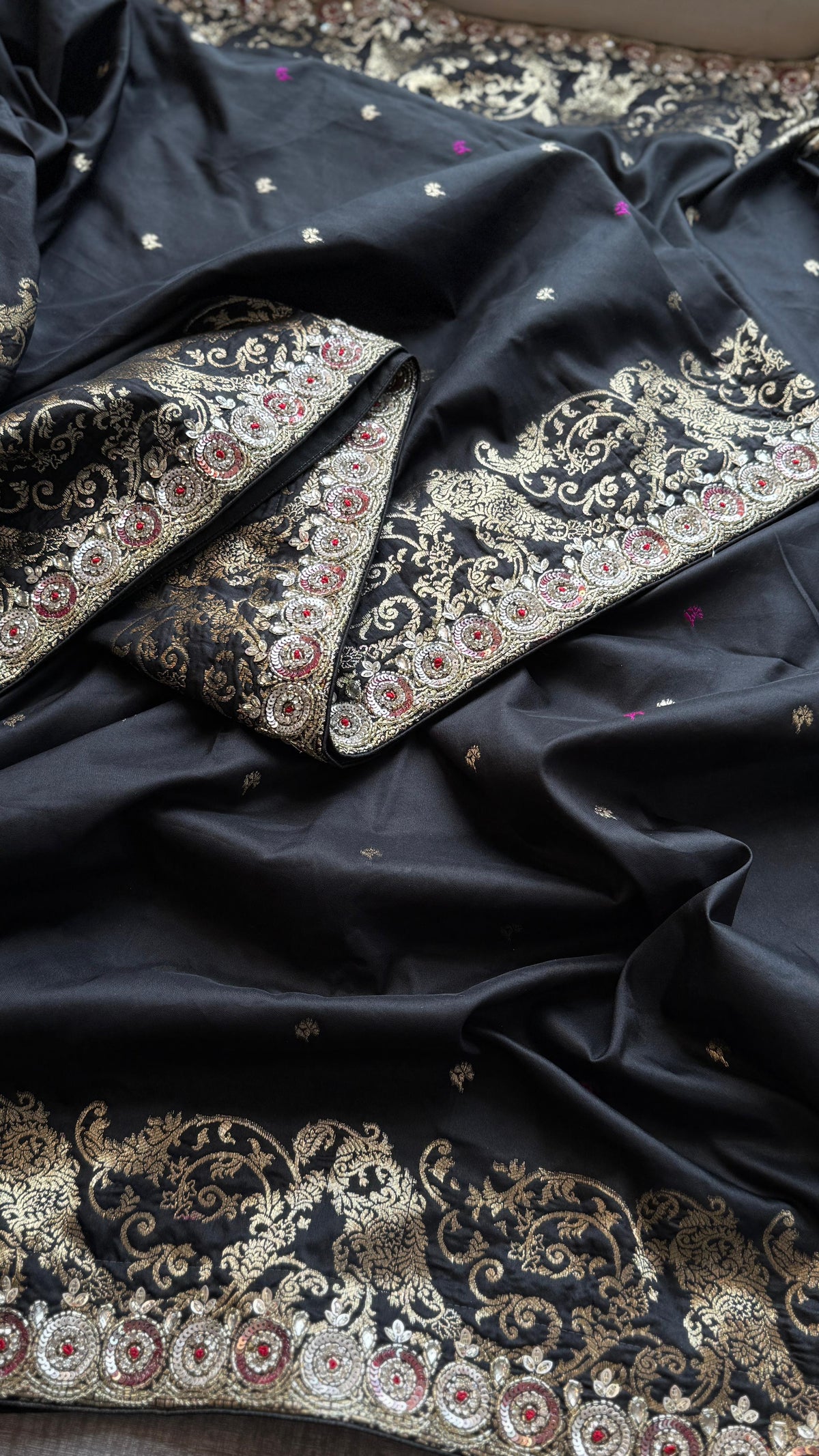 Soft Munga Silk Saree with Kutdana & Zarkan Embellishment