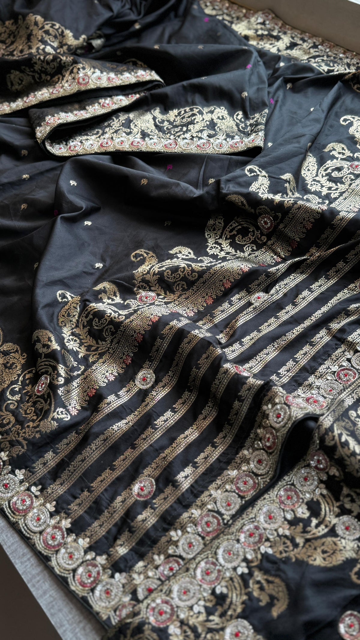 Soft Munga Silk Saree with Kutdana & Zarkan Embellishment