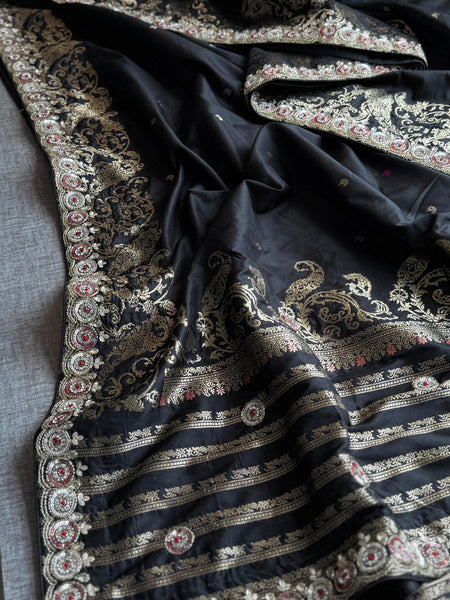 Soft Munga Silk Saree with Kutdana & Zarkan Embellishment