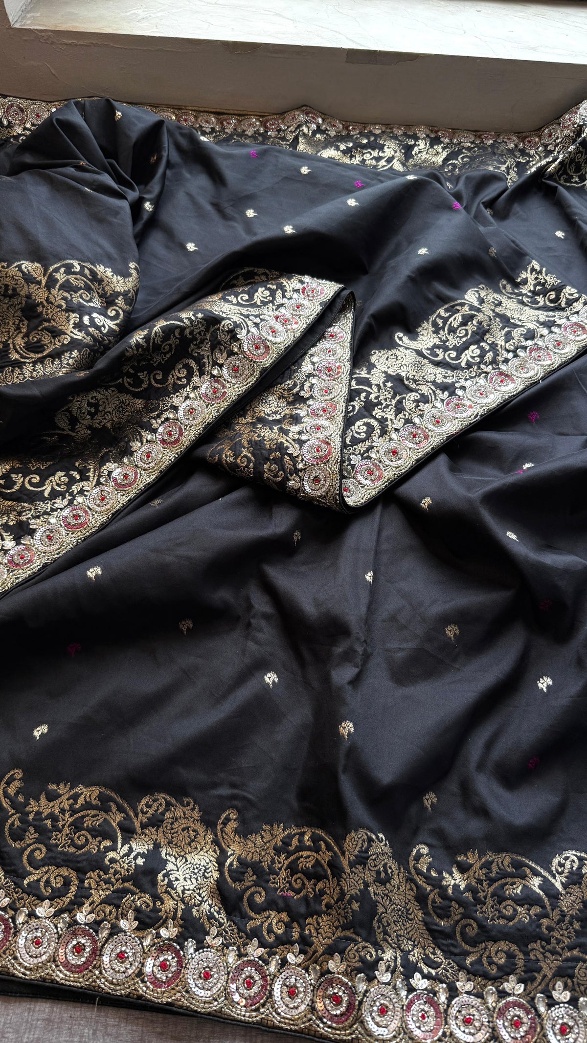 Soft Munga Silk Saree with Kutdana & Zarkan Embellishment