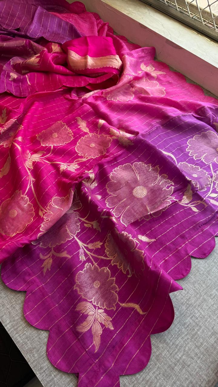 Soft Pure Munga Silk Banarasi Saree with Floral Zari Weaving & Scallop Border Concept