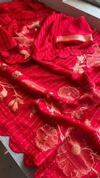 Soft Pure Munga Silk Banarasi Saree with Floral Zari Weaving & Scallop Border Concept