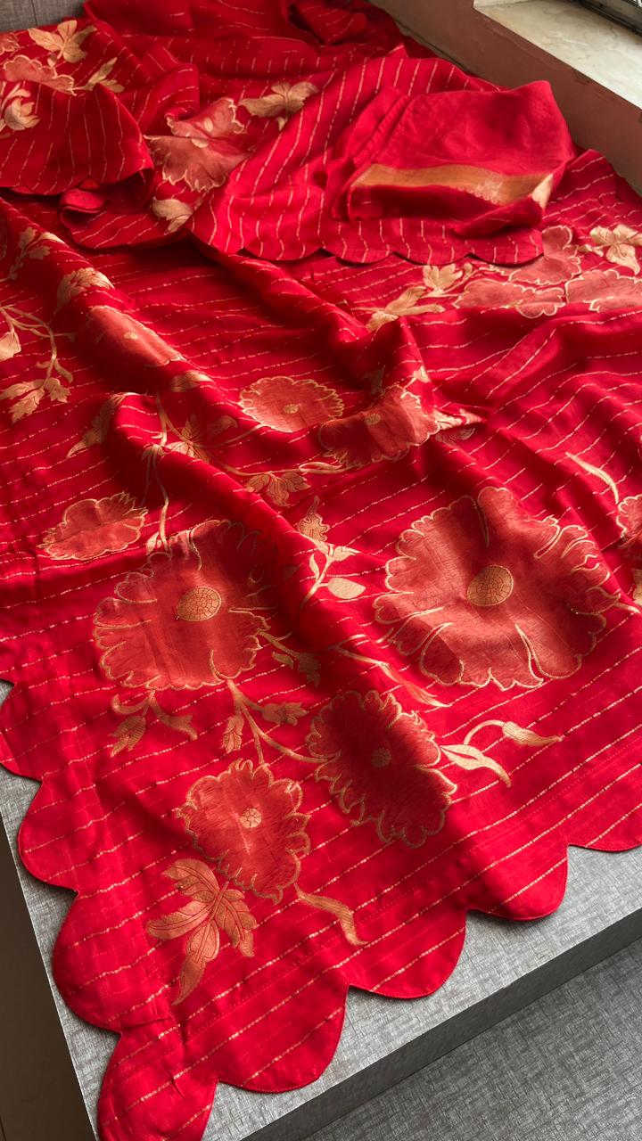 Soft Pure Munga Silk Banarasi Saree with Floral Zari Weaving & Scallop Border Concept