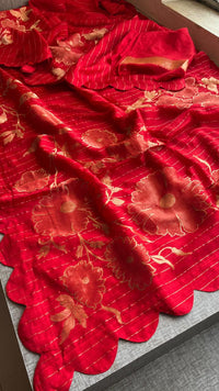 Soft Pure Munga Silk Banarasi Saree with Floral Zari Weaving & Scallop Border Concept