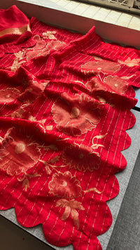 Soft Pure Munga Silk Banarasi Saree with Floral Zari Weaving & Scallop Border Concept