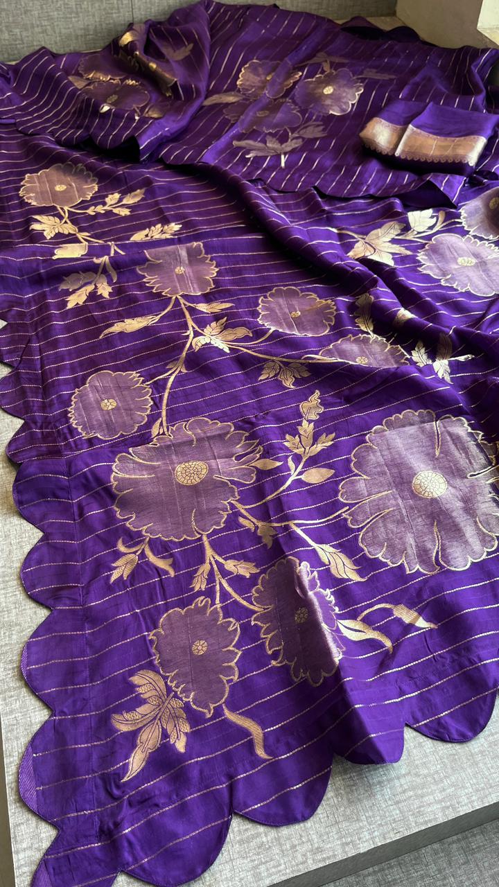 Soft Pure Munga Silk Banarasi Saree with Floral Zari Weaving & Scallop Border Concept