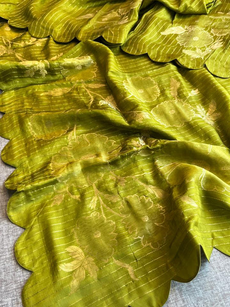 Soft Pure Munga Silk Banarasi Saree with Floral Zari Weaving & Scallop Border Concept