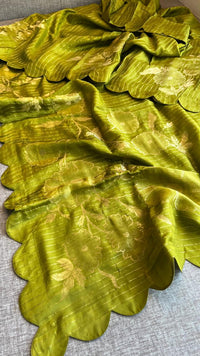 Soft Pure Munga Silk Banarasi Saree with Floral Zari Weaving & Scallop Border Concept