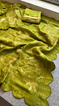 Soft Pure Munga Silk Banarasi Saree with Floral Zari Weaving & Scallop Border Concept