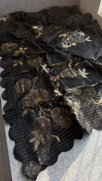 Soft Pure Munga Silk Banarasi Saree with Floral Zari Weaving & Scallop Border Concept