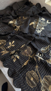 Soft Pure Munga Silk Banarasi Saree with Floral Zari Weaving & Scallop Border Concept