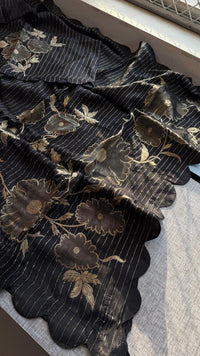 Soft Pure Munga Silk Banarasi Saree with Floral Zari Weaving & Scallop Border Concept