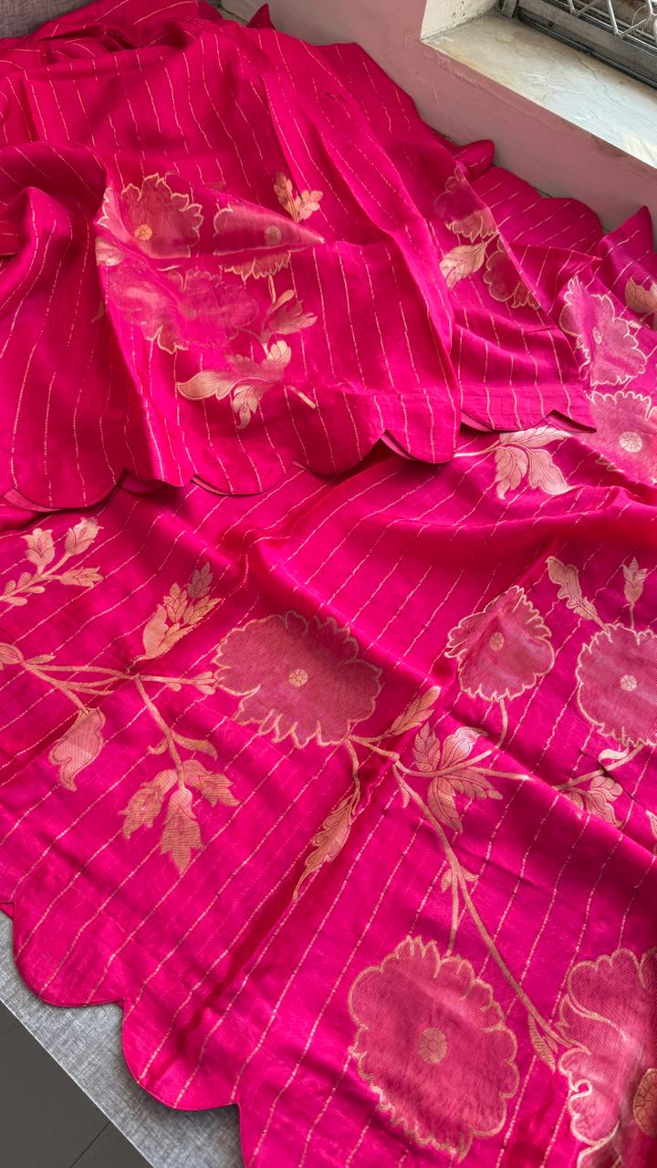 Soft Pure Munga Silk Banarasi Saree with Floral Zari Weaving & Scallop Border Concept