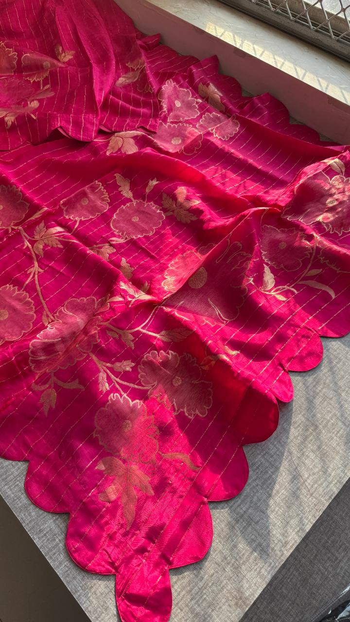 Soft Pure Munga Silk Banarasi Saree with Floral Zari Weaving & Scallop Border Concept