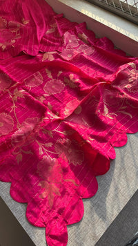 Soft Pure Munga Silk Banarasi Saree with Floral Zari Weaving & Scallop Border Concept