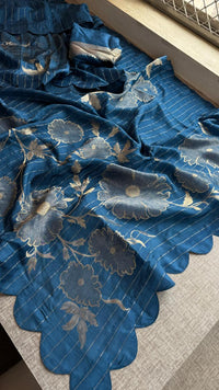 Soft Pure Munga Silk Banarasi Saree with Floral Zari Weaving & Scallop Border Concept