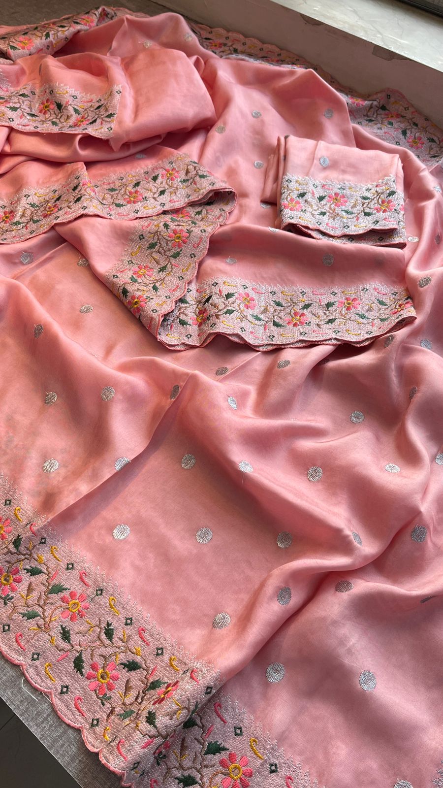 Elegant Floral Pure Munga Silk Saree With Delicate Embroidery Border