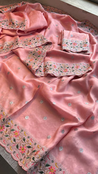 Elegant Floral Pure Munga Silk Saree With Delicate Embroidery Border