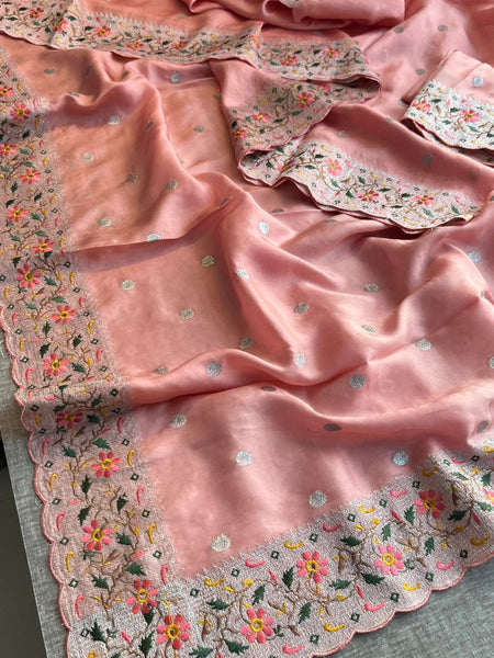 Elegant Floral Pure Munga Silk Saree With Delicate Embroidery Border