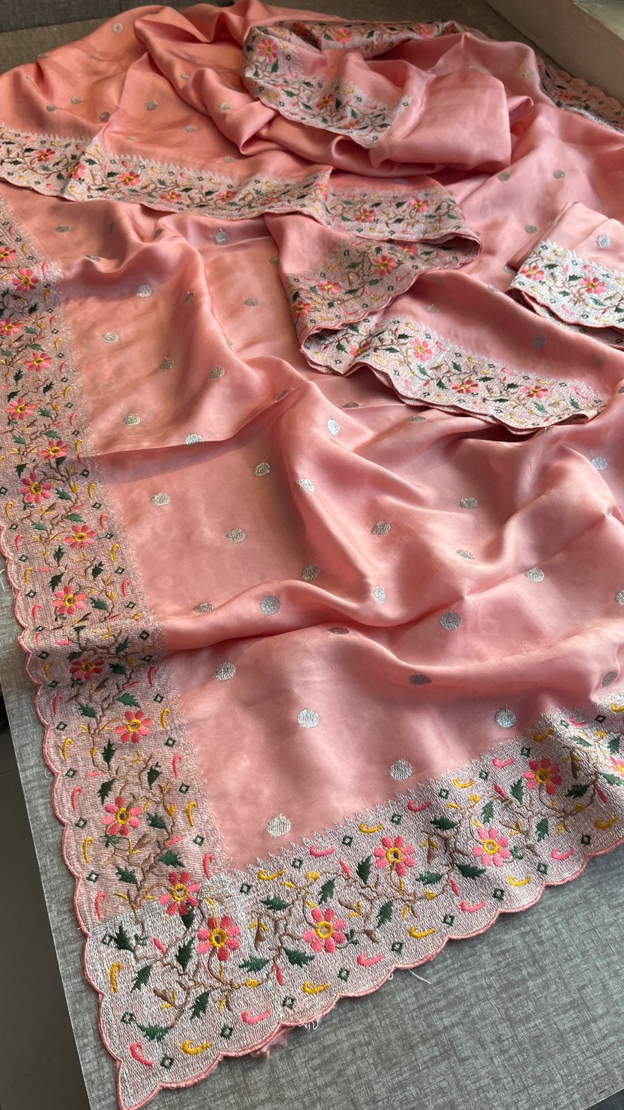 Elegant Floral Pure Munga Silk Saree With Delicate Embroidery Border