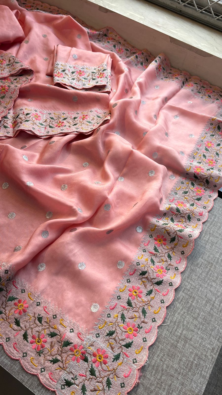 Elegant Floral Pure Munga Silk Saree With Delicate Embroidery Border